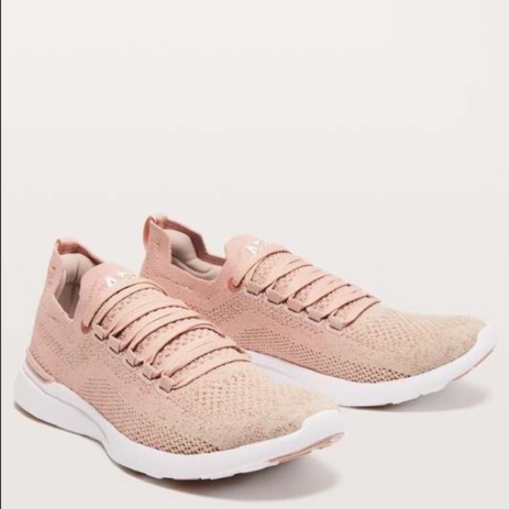 Gently used APL techloom breeze size 7